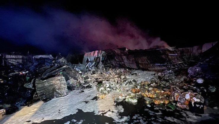 Bursa’da soğuk hava deposunda çıkan yangın 6 saatte söndürüldü