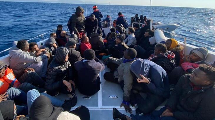 İzmir açıklarında 77 sistemsiz göçmen kurtarıldı